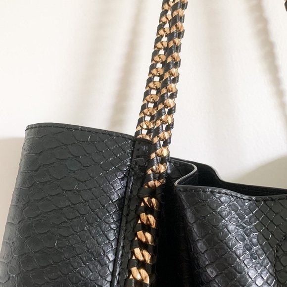 Black Croc Print Vegan Leather Tote Bag With Gold Metal Chain Strap - Picture 3 of 10